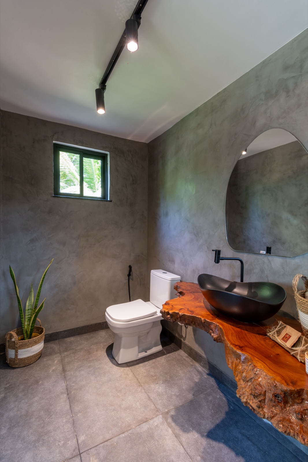 Bathroom overlooking the cacao tree